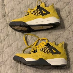 Nike Air Jordan 4 retro lightning yellow. Size 13C